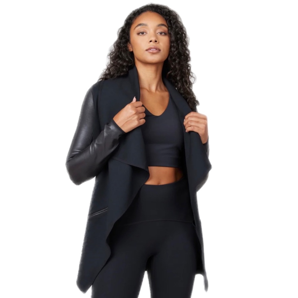 SPANX® 𝐅𝐚𝐮𝐱 𝐋𝐞𝐚𝐭𝐡𝐞𝐫 𝐃𝐫𝐚𝐩𝐞 𝐅𝐫𝐨𝐧𝐭 𝐉𝐚𝐜𝐤𝐞𝐭